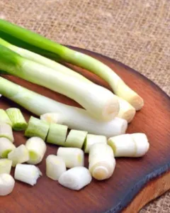 Hara Pyaz (Spring Onion)